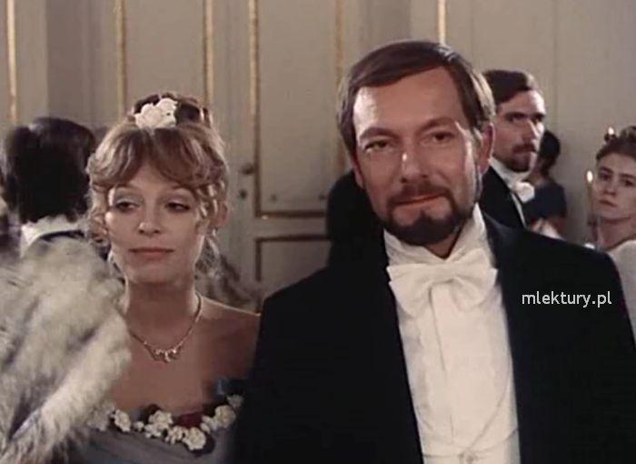 Małgorzata Braunek w roli Izabeli i Jerzy Kamas jako Stanisław - na salonach po zaręczynach. (serial TVP, 1977)